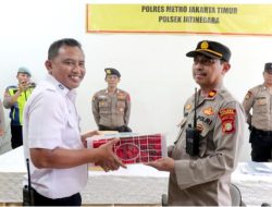 Kapolres Metro Jakarta Timur lakukan pengecekan Posyan Stasiun Jatinegara, Pastikan Pengamanan Arus Mudik Lebaran 2025 Maksimal