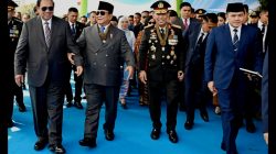 Kapolri dan Presiden Kenakan Tanda Kehormatan Bintang Bhayangkara Utama Saat Pimpin Upacara HUT Bhayangkara ke-79