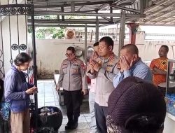Kapolres Metro Bekasi Kota Bagikan Makanan Gratis Kelurahan Pejuang Medansatria