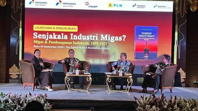 Buku Senjakala Industri Migas Resmi Diluncurkan