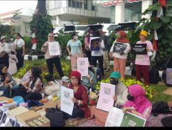 Aksi Suara Ibu Indonesia & Jaringan Hentikan MBG! Anak Kita Layak Pangan Aman.