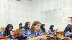 SMA Labschool Unesa 1 Surabaya Berhasil Membawa Alat Musik Gamelan Go International Bersama Peserta AFS Asal Italia