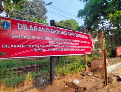 Samping Kalibata City PKL Menjamur, Satpol PP Rawajati Diduga Tebang Pilih Pemasangan Spanduk Larangan 