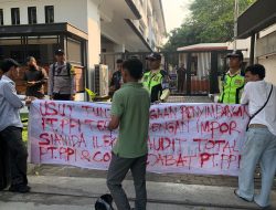 Di Aksi Jilid II, Yadon Hanubun Tantang Pimpinan PT PPI Buka Data Tata Kelola dan Distribusi Sianida Secara Terbuka di Hadapan Publik dan Media