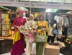Nyonya Santi Rico Bawa Karya Fashion Riau di Bazar Kreasi Nusantara Bhayangkari 2026 JCC