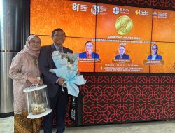Prof. Drs. Jatna Supriatna M.Sc, Ph.D Dianugerahi Sarwono Award 2026